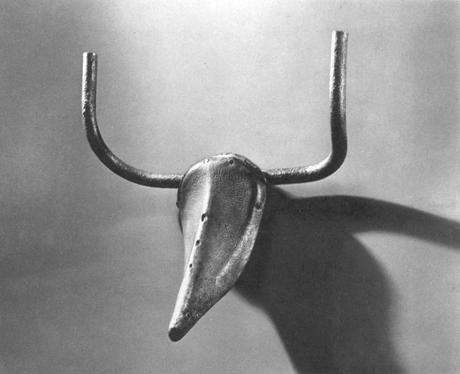 http://www.arthistoryarchive.com/arthistory/cubism/images/PabloPicasso-Bulls-Head-1943.jpg