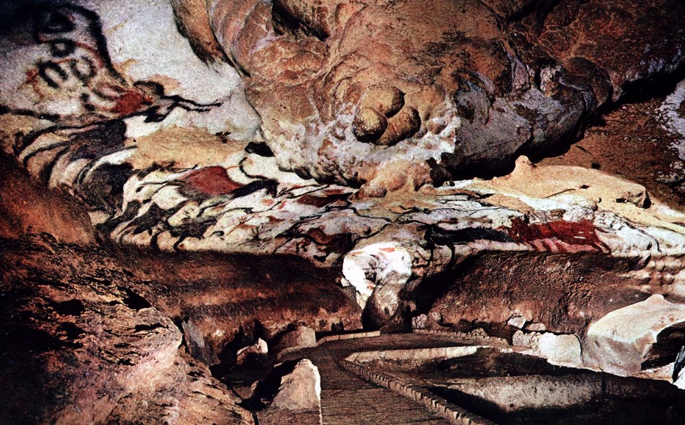 http://www.arthistoryarchive.com/arthistory/prehistoricart/images/Lascaux-France-Cave.jpg